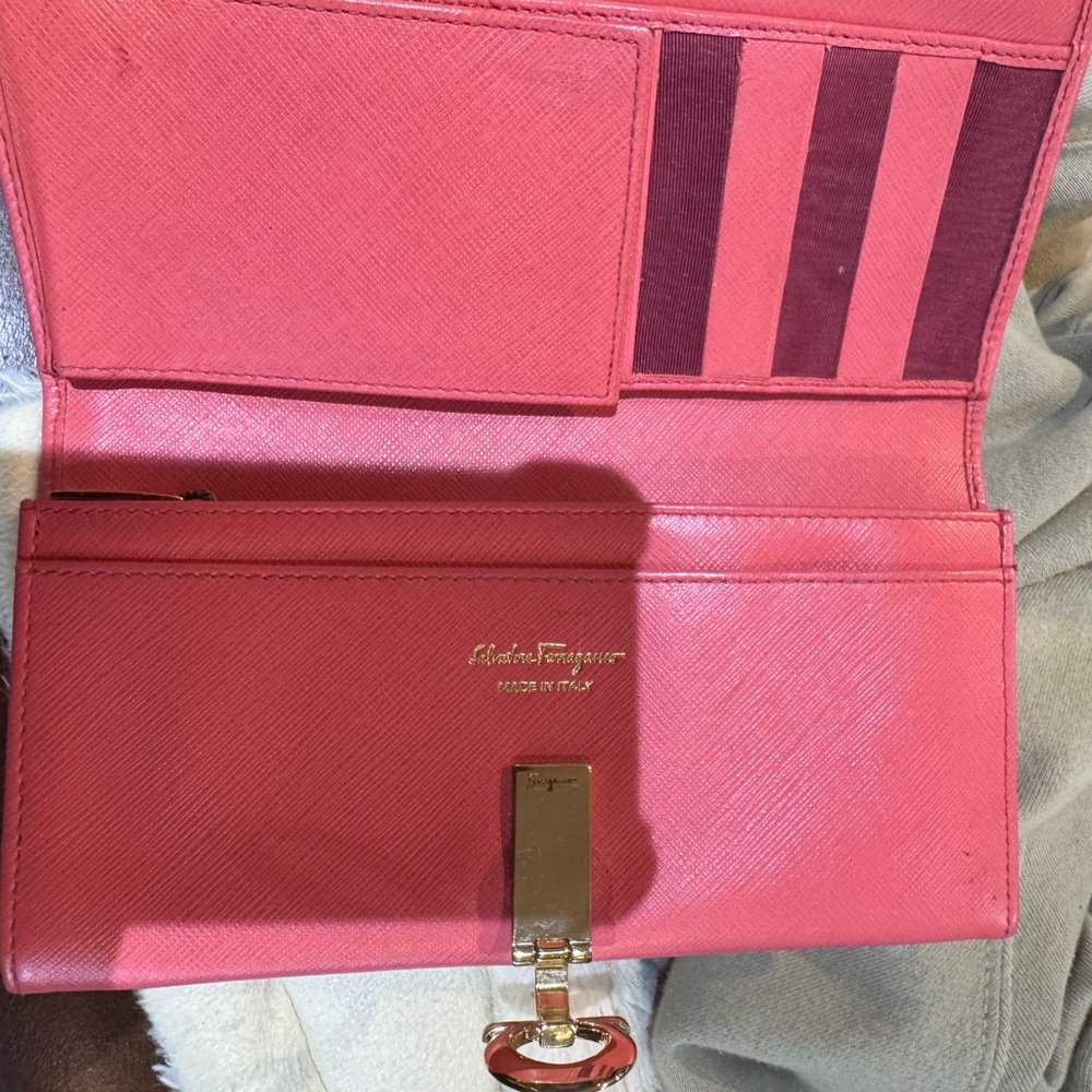 Salvatore Ferragamo original women wallet - Picture 3 of 3